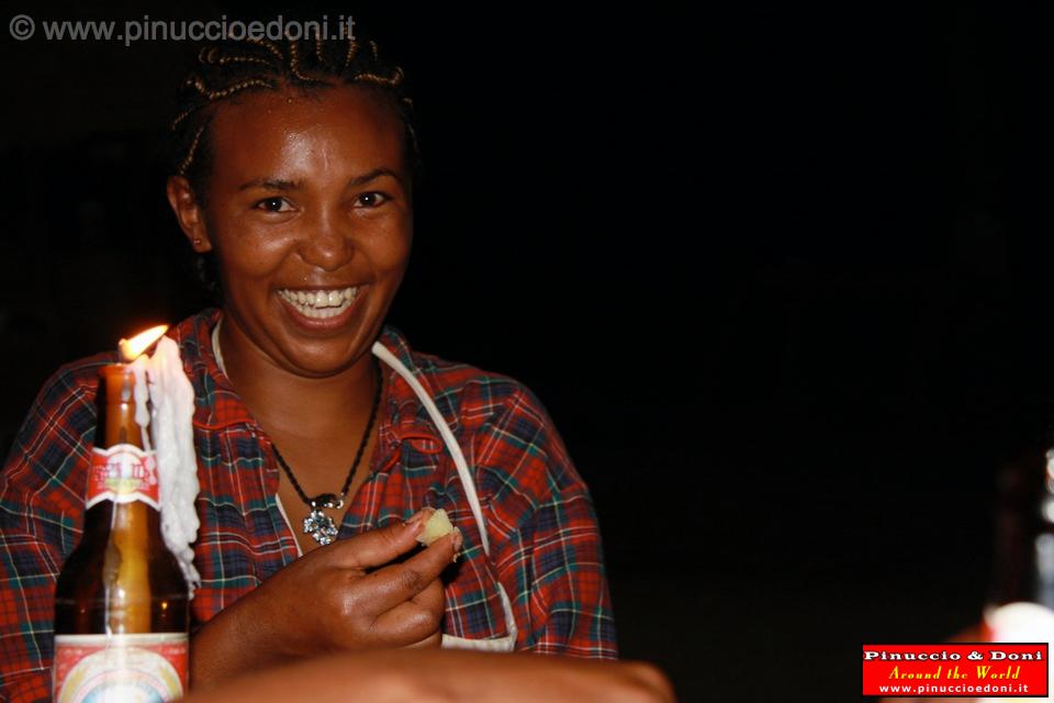 Ethiopia - 829 - e la nostra cuoca.jpg